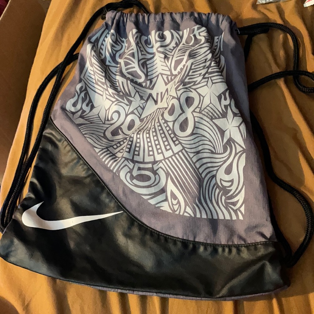 Nike Cinch bag.
